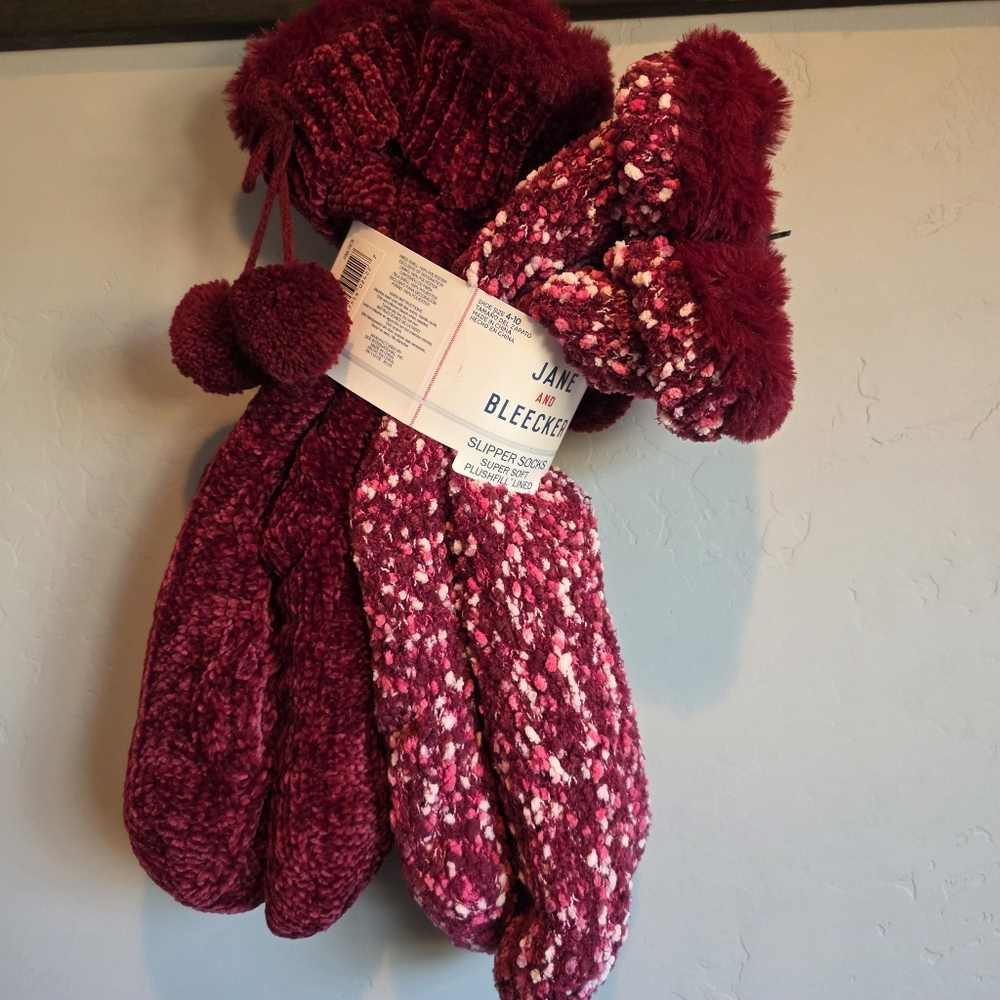 Jane and Bleecker Plushfill Faux Fur Lined Slipper Socks in Burgundy, OS